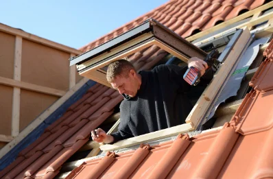Pose de fenêtres de toit Velux à Cazedarnes